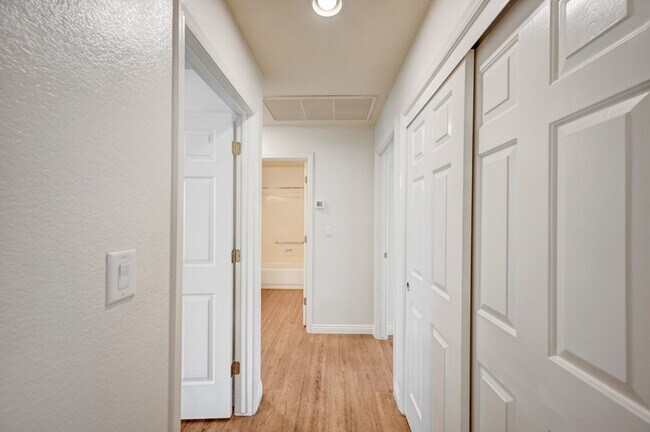 Building Photo - Charming 2 Bedroom, Single-Story Home in S...