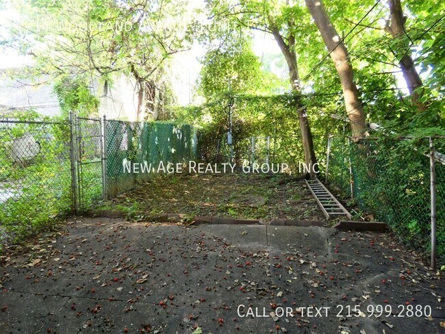 Building Photo - Spacious One Bedroom Apartment!