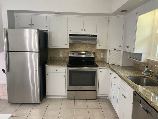Building Photo - 202 Alders Dr