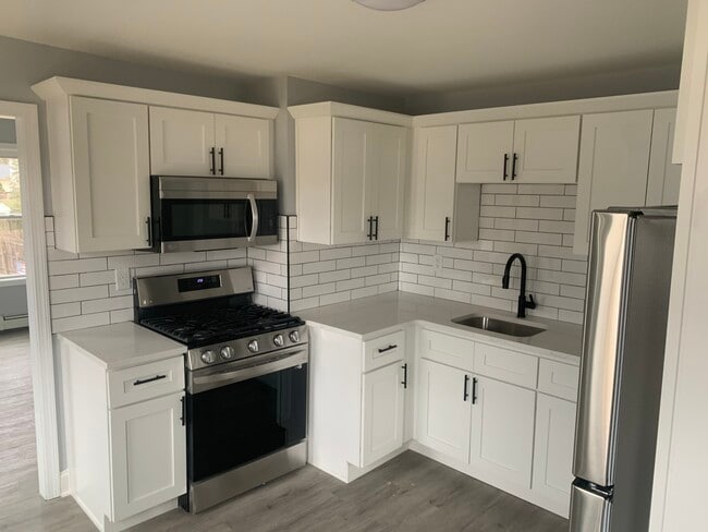 Primary Photo - 31 Hopkins St