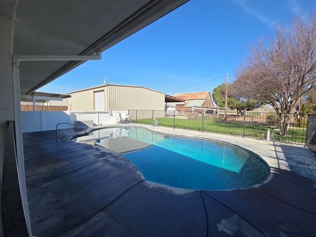 Building Photo - Gorgous 3 Bedroom 2/5 Bath Country Home