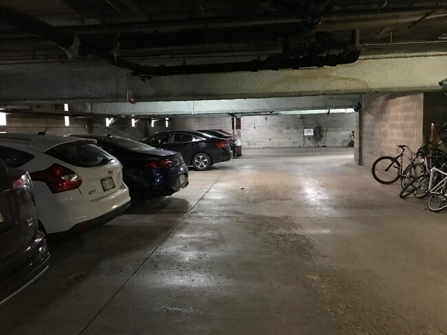 Building Photo - 1315 E Elmdale Ct