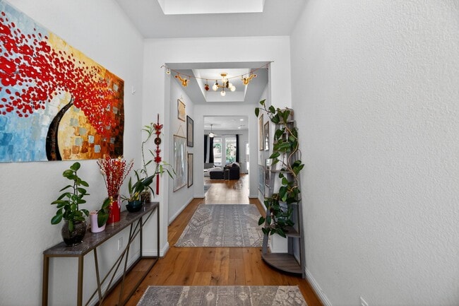 Building Photo - GATED COMMUNITY - 3 BEDROOM