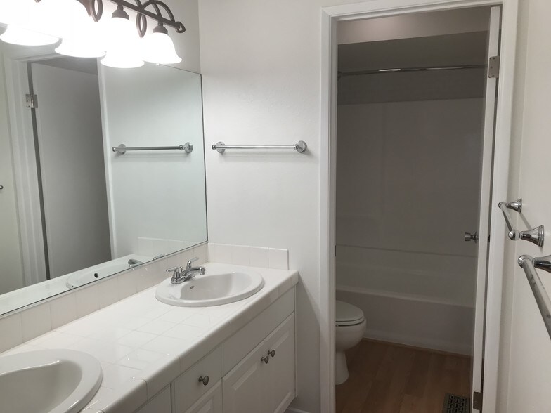 Master Bathroom - 6671 Reservoir Ln