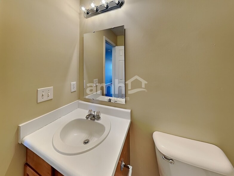 Building Photo - 11141 Hylas Dr