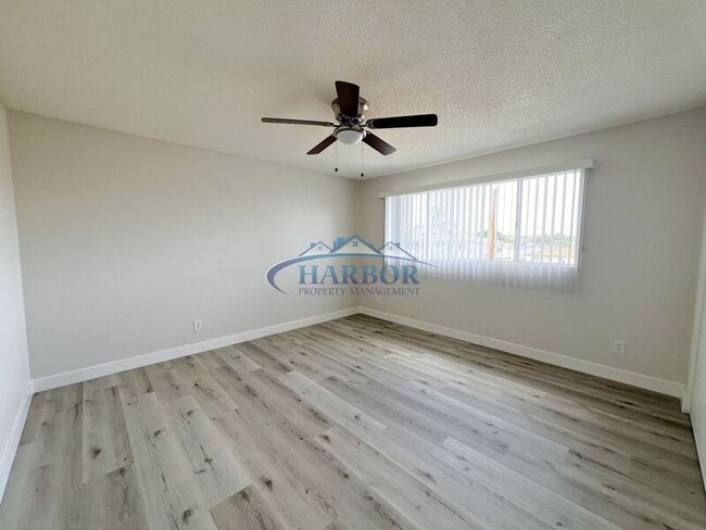 Building Photo - 2315 S Grand Ave