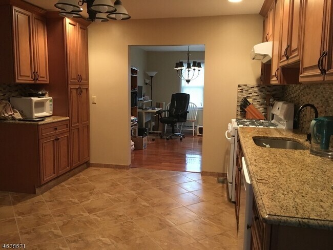 Building Photo - 503 Downer St