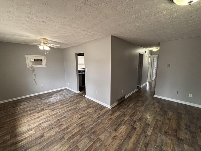 Building Photo - 328 Garden Park Dr