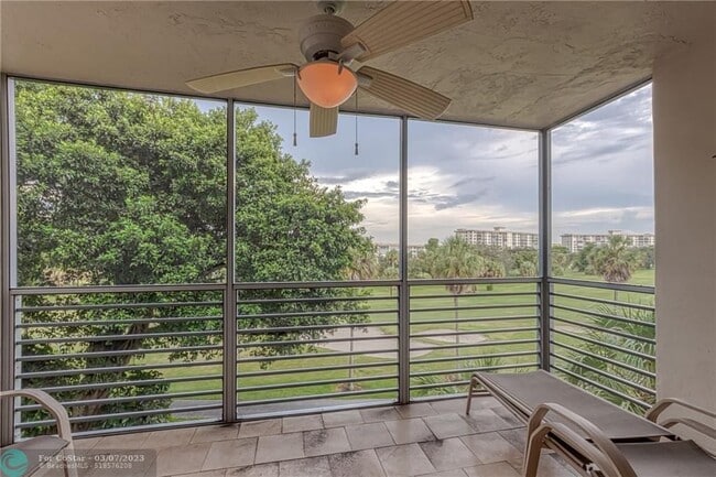 Building Photo - 3850 Oaks Clubhouse Dr