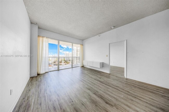 Building Photo - 20515 E Country Club Dr