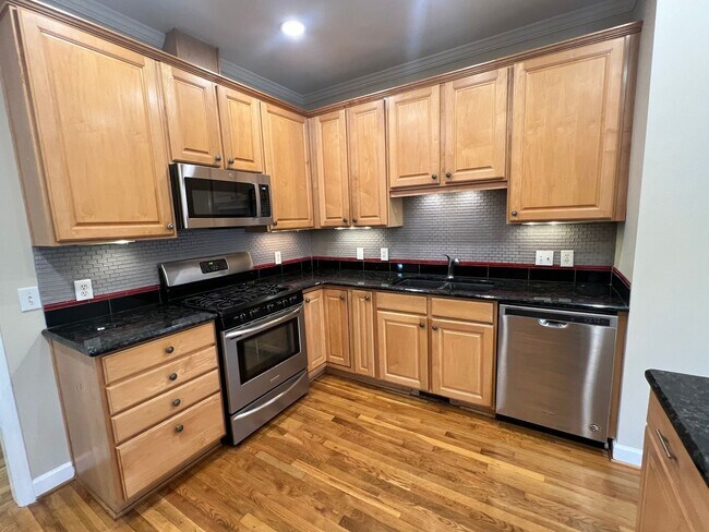 Building Photo - 123 Forest Green Dr