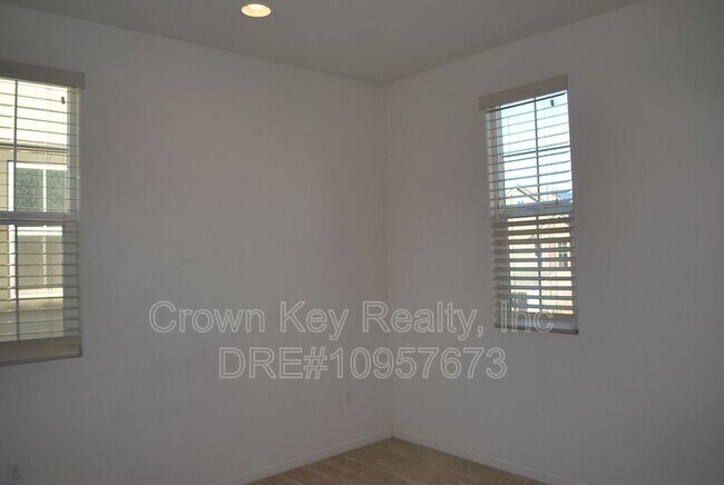 Building Photo - 297 Emory Oak Pl