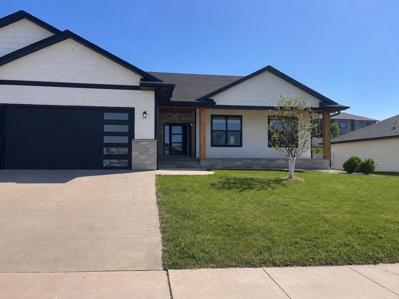 Building Photo - 1625 W Burton Dr