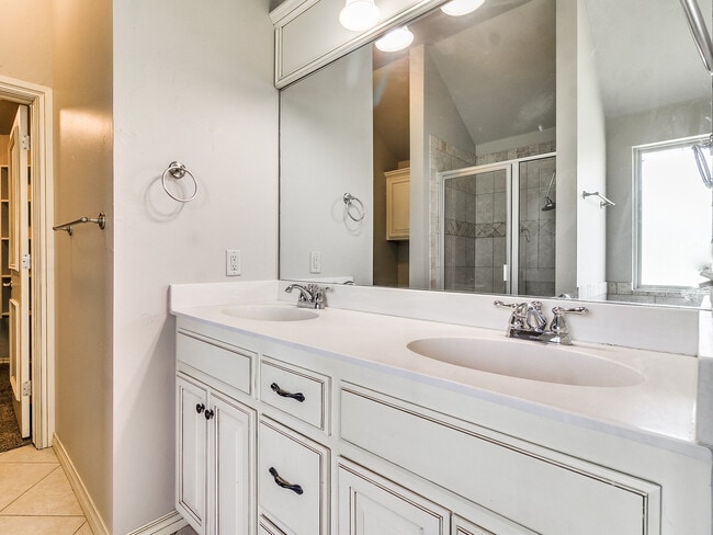 Building Photo - 15609 Traditions Dr