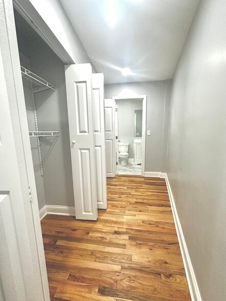 Building Photo - 6954 N Sheridan Rd