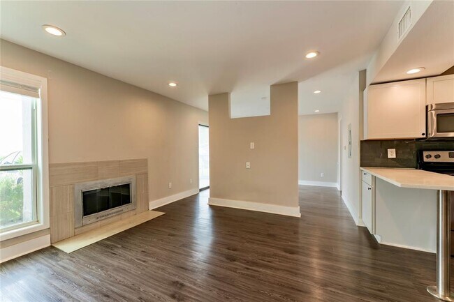 Building Photo - 935 La Posada Dr