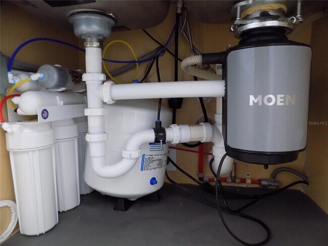 Building Photo - 1713 Chatsworth Cir