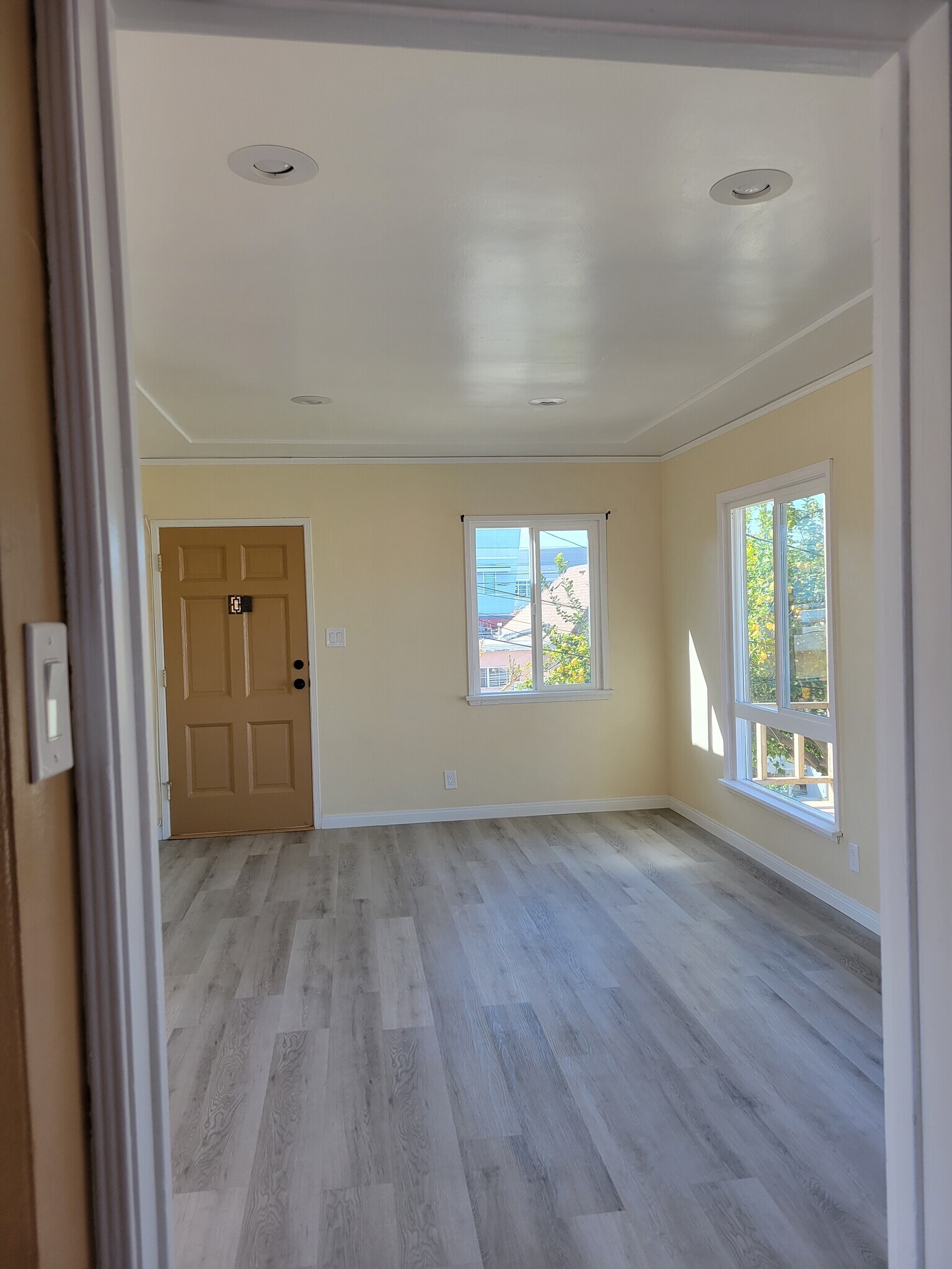 Living Room - 2416 Flower St