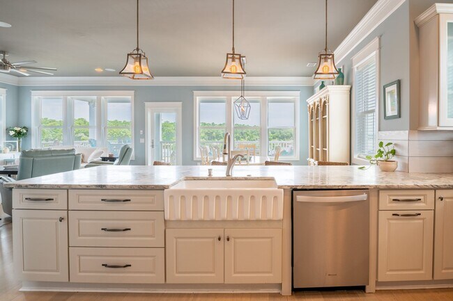 Building Photo - FURNISHED MONTHLY BEACH HOME  WITH UNOBSTR...