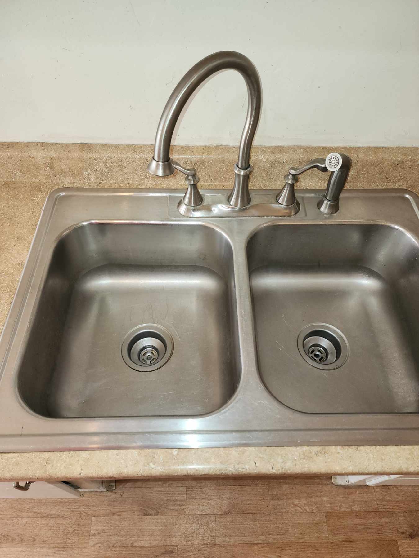 Kitchen sink - 638 Nevada St