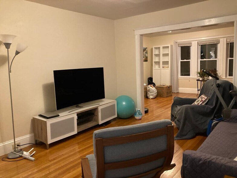 Building Photo - 44 Waverley Ave