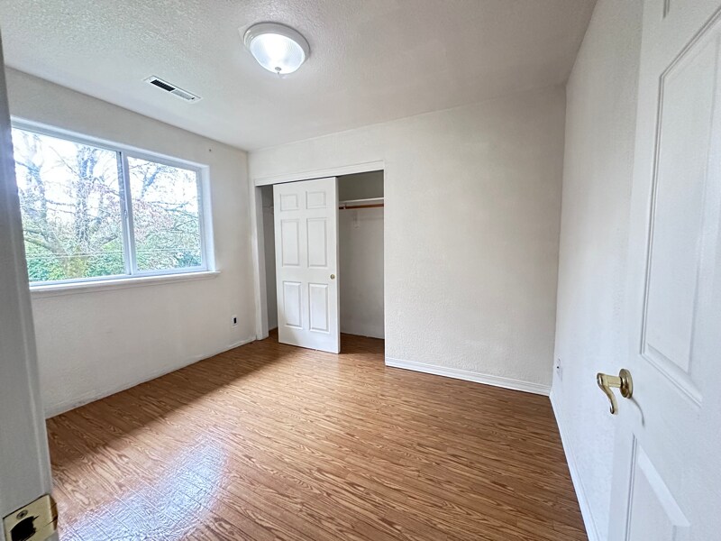 Building Photo - 3100 SE 122nd Ave