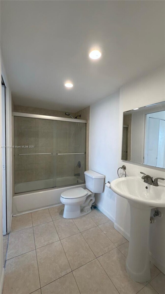 Building Photo - 8950 NE 8th Ave