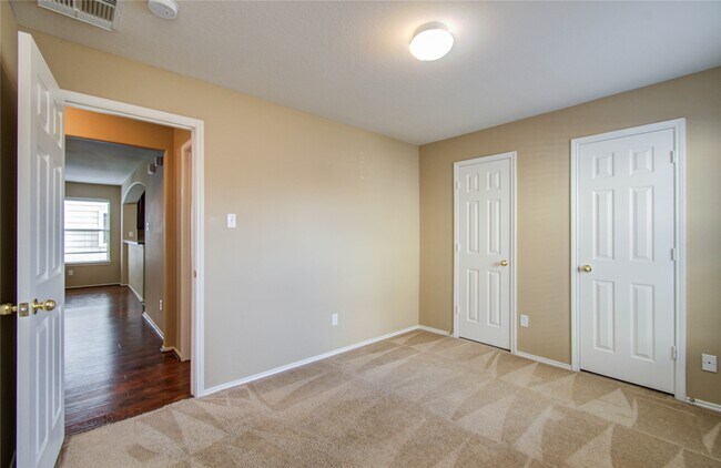 Building Photo - 610 Kiley Dr