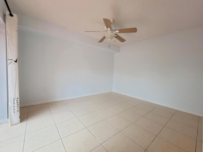 Building Photo - 1522 15th Ln