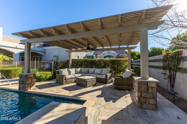 Building Photo - 2013 E Mallory St