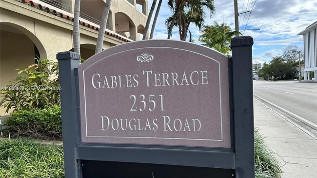 Building Photo - 2351 Douglas Rd