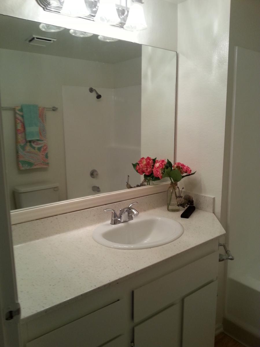 Building Photo - 8324 Vineyard Ave