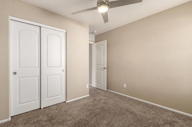 Building Photo - 7742 W Palm Ln