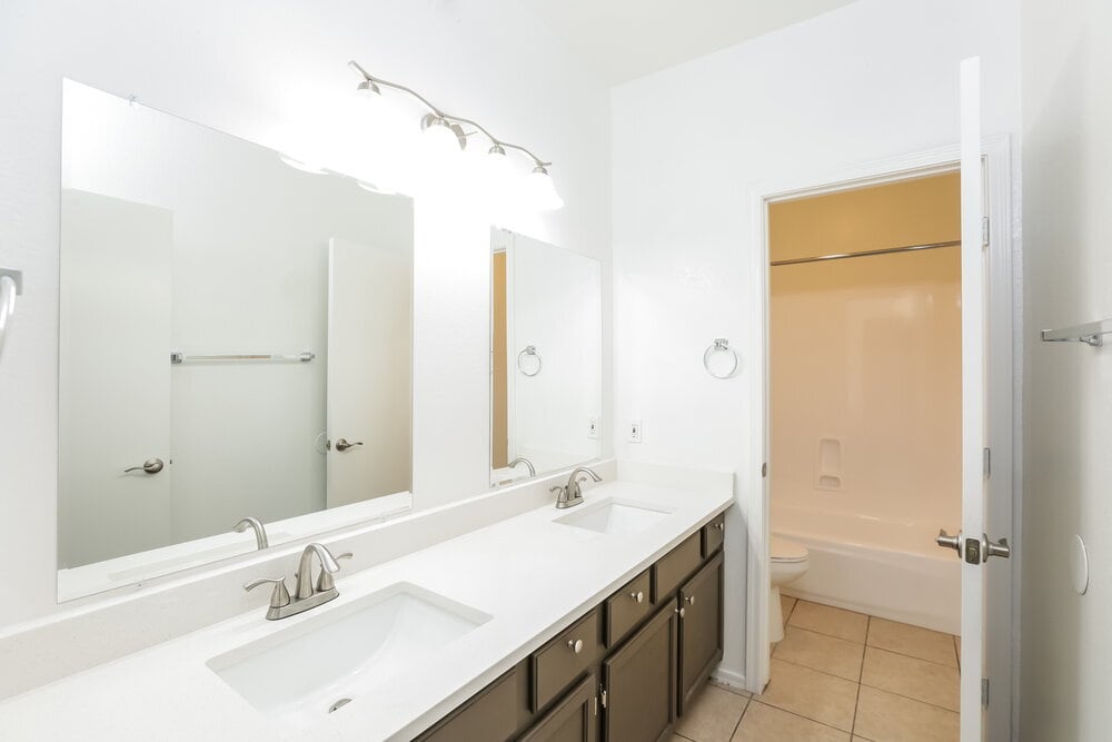 Building Photo - 1563 E Scott Ave