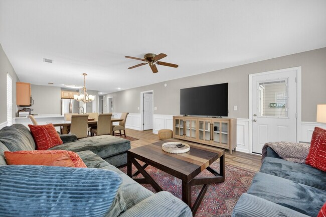 Building Photo - 641 Blue Stem Dr