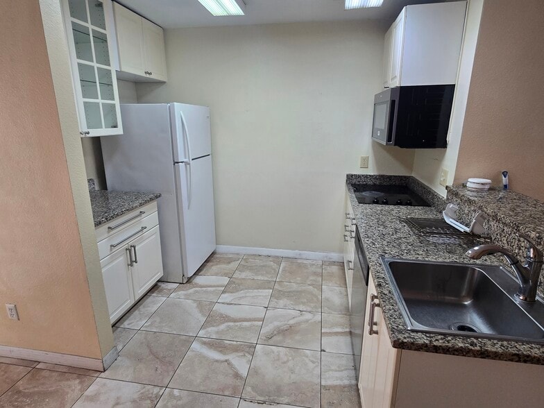 Building Photo - 12608 Castle Hill Dr