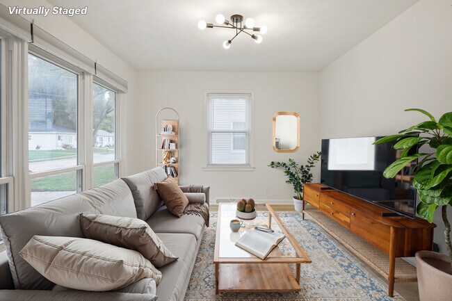 Building Photo - 1003 E Hopkins Dr