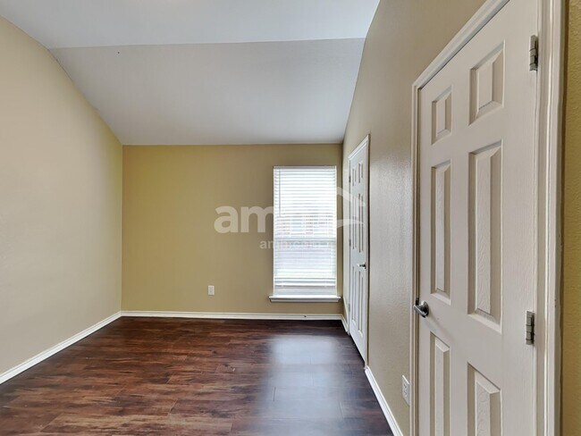 Building Photo - 8000 Bonito Dr