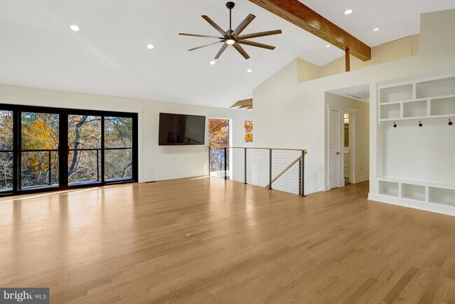 Primary Photo - 6120 Beachway Dr