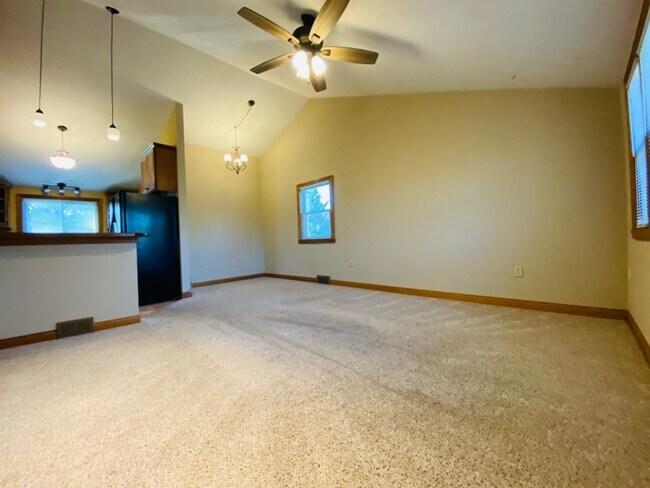 Building Photo - 4785 Lilly Rd