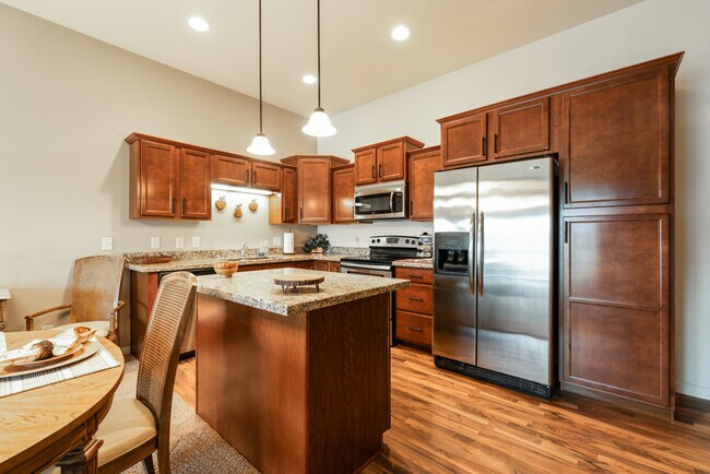 Building Photo - 2304 Marina Rd SE