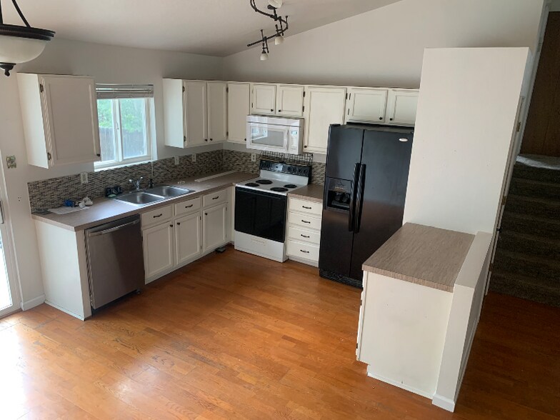 Building Photo - 563 Sundisk Dr