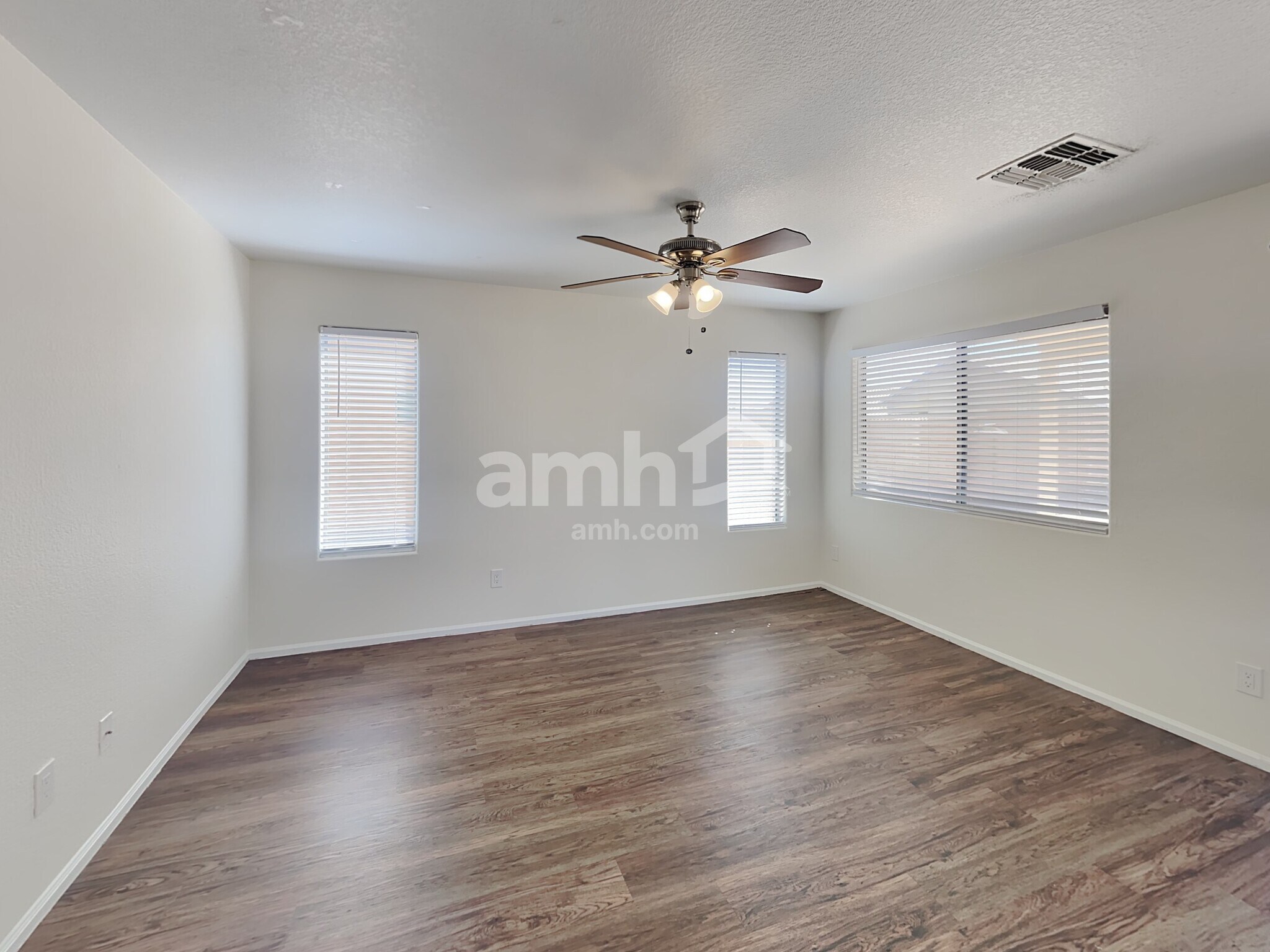 Building Photo - 16007 W Moreland St