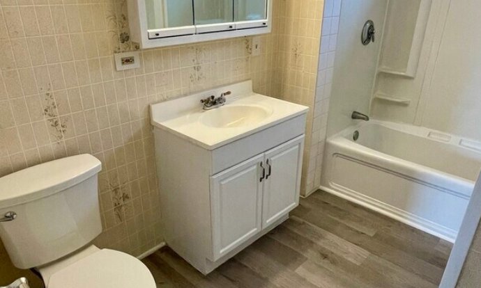 Building Photo - 576 Providence St