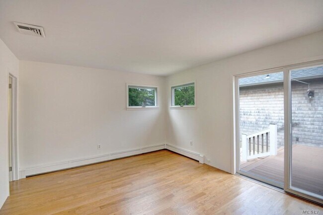 Building Photo - 3600 Pequash Ave