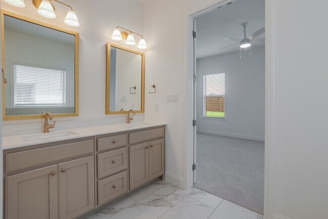 Building Photo - 4 Bedroom 2 Bath in Parks of Aledo- New Home