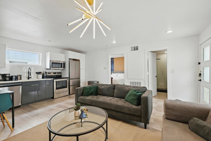 Building Photo - 4416 San Jacinto St