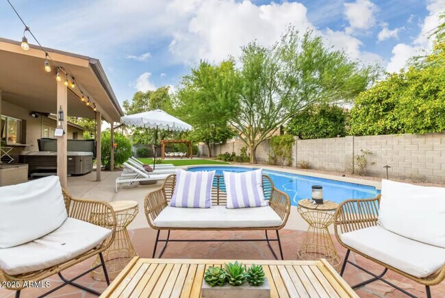 Building Photo - 15849 N 49th Pl