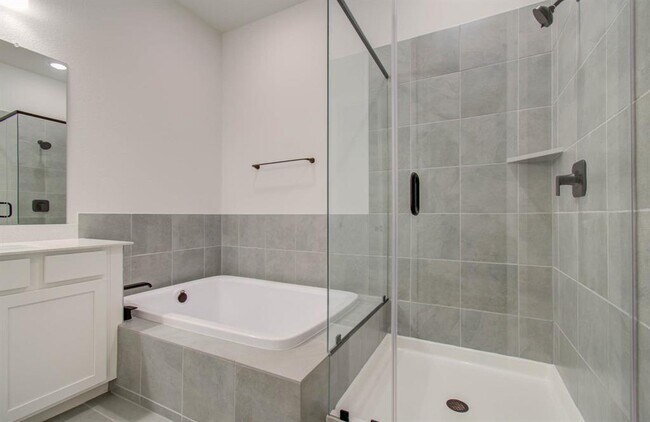 Building Photo - 1515 Noble Pk Dr