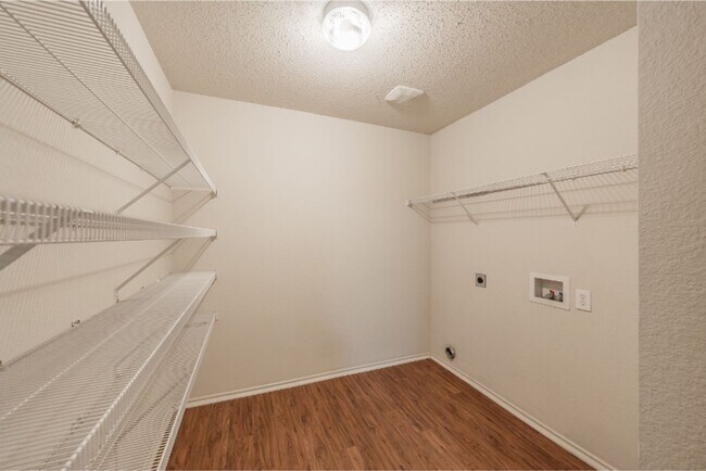 Building Photo - 10325 Bear Hollow Dr